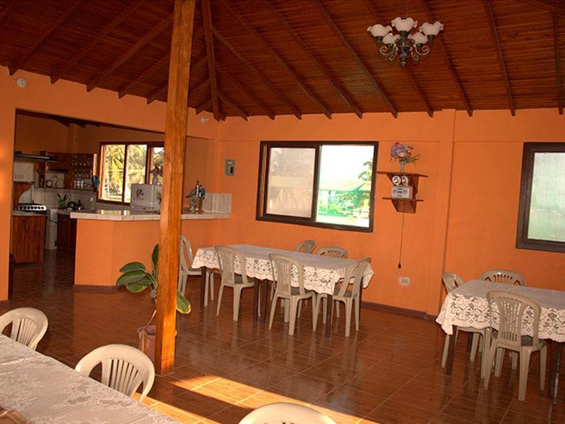 Hostal La Isla Del Descanso Puerto Villamil Exterior photo