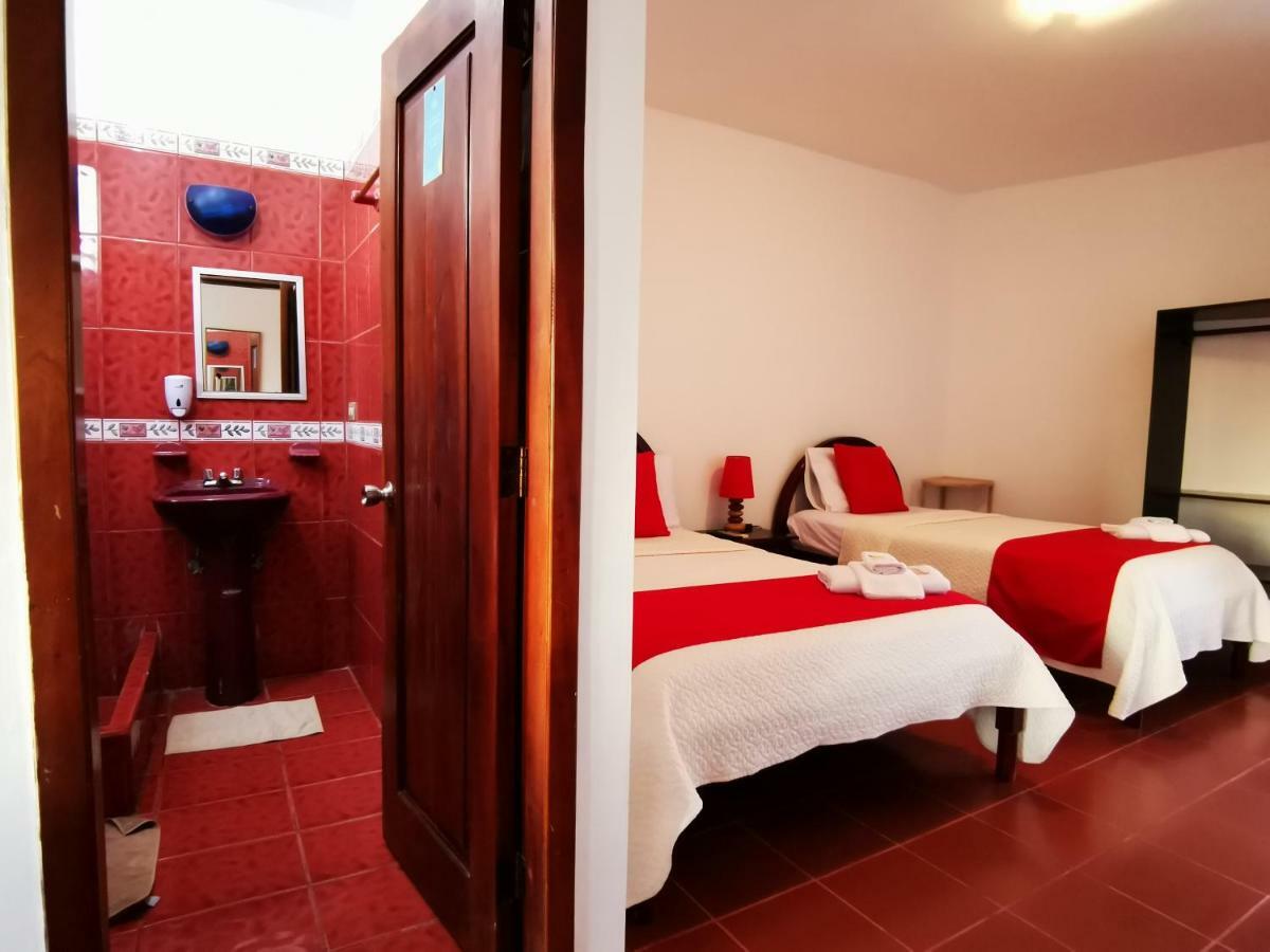 Hostal La Isla Del Descanso Puerto Villamil Exterior photo